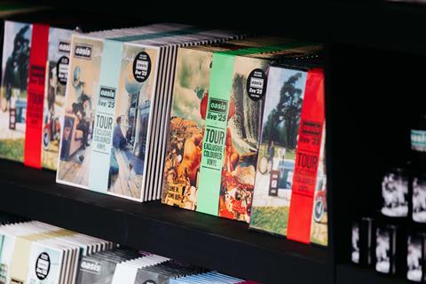 Oasis Live ‘25 fan store